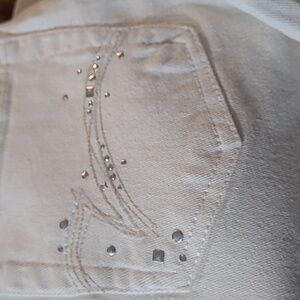 Gloria Vanderbilt Amanda White Jeans with Decorations